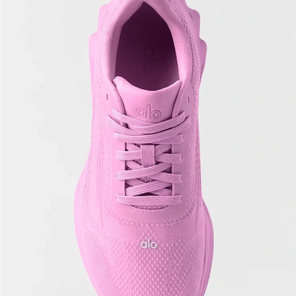 ALO Yoga Unisex Candy Heart Pink Runners 12M/13.5W